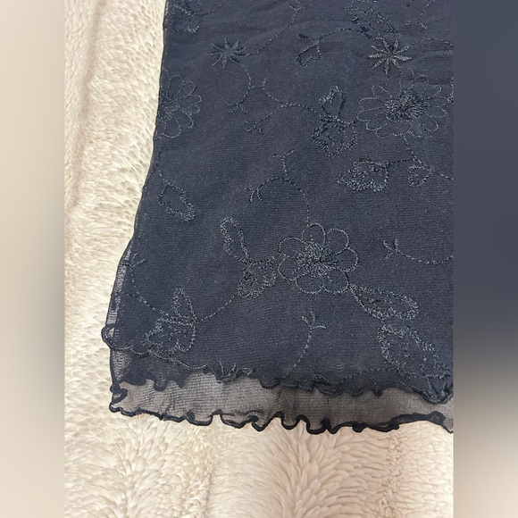 Black sheer floral lace tank top - Picture 2 of 4